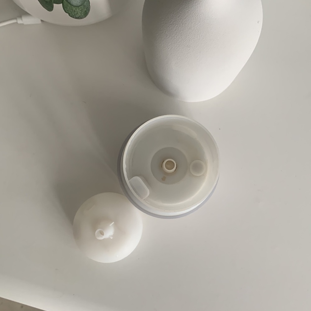 Vitruvi - Stone Essential Oil Diffuser - Picture 4 of 5